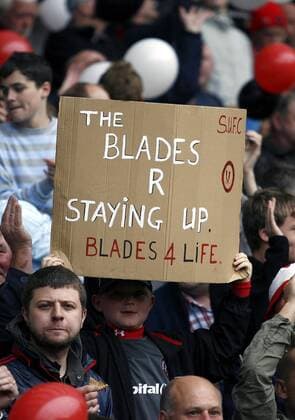 The Blades R Staying Up - Blades 4 Life - jugendlicher Fan von Sheffield United glaubt an den Klassenerhalt seines Teams - EDITORIAL USE ONLY. No use with unauthorised audio, video, data, fixture lists, club league logos or live services. Online in-match use limited to 120 images, no video emulation. No use in betting, games or single club league player publications. Fußball Herren English Premier League 2006 2007, 1. Englische Liga, Sheffield United Gruppe Sheffield Fußball Herren English Premier League 2006 2007, 1. Englische Liga, Sheffield United Gruppe Sheffield