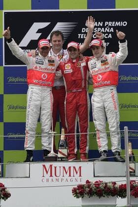 Siegerehrung GP von Spanien 2007, v.li.: Lewis Hamilton (England McLaren Mercedes), Konstrukteur Aldo Costa (Italien), Sieger Felipe Massa (Brasilien beide Ferrari), Fernando Alonso (Spanien McLaren Mercedes) Motorsport Grand Prix Herren Großer Preis von Spanien 2007, Formel 1 Weltmeisterschaft, F1, F, GP, WM Ingenieur Gruppe Circuit de Catalunya Barcelona Freude, Motorsport Grand Prix Herren Großer Preis von Spanien 2007, Formel 1 Weltmeisterschaft, F1, F, GP, WM Ingenieur Gruppe Circuit de Catalunya Barcelona Freude,