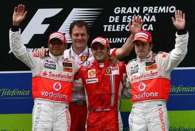 Siegerehrung GP Spanien 2007 - Sieger Felipe Massa (Brasilien Ferrari, Mitte) gewinnt vor Lewis Hamilton (England, li.) und Fernando Alonso (Spanien beide McLaren Mercedes) Motorsport Grand Prix Herren Großer Preis von Spanien 2007, Formel 1 Weltmeisterschaft, F1, F, GP, WM, Gruppe Barcelona Freude, Motorsport Grand Prix Herren Großer Preis von Spanien 2007, Formel 1 Weltmeisterschaft, F1, F, GP, WM, Gruppe Barcelona Freude,
