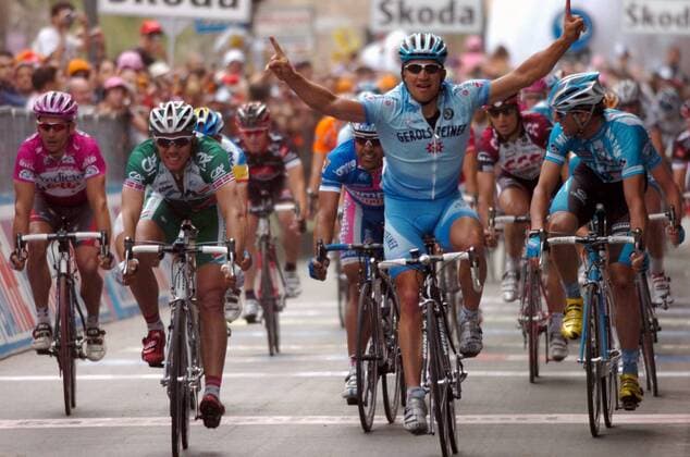 Robert Förster (Deutschland Gerolsteiner, Mitte) gewinnt die 5. Etappe des Giro d Italia 2007 vor Thor Hushovd (2.v.li., Norwegen Credit Agricole) - Radsport Herren Giro dItalia 2007, d Italia, ProTour, Straßenradsport, Straße, Rad Gruppe 5. Etappe: Teano - Frascati Freude, Radsport Herren Giro dItalia 2007, d Italia, ProTour, Straßenradsport, Straße, Rad Gruppe 5. Etappe: Teano - Frascati Freude,