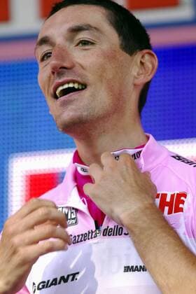 Marco Pinotti (Italien T Mobile) nach der 6. Etappe des Giro dItalia 2007 im Rosa Trikot - Radsport Herren 90. Giro dItalia, d Italia, ProTour, Straßenradsport, Straße, Rad Einzelbild 6. Etappe: Tivoli - Spoleto Radsport Herren 90. Giro dItalia, d Italia, ProTour, Straßenradsport, Straße, Rad Einzelbild 6. Etappe: Tivoli - Spoleto
