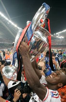Champions League Sieger 2007 AC Mailand: Clarence Seedorf mit dem Pokal - Fußball EC 1 Herren Champions League 2006 2007, AC Mailand, Milan, Finale Endspiel, Vdig Einzelbild Athen Freude, Begeisterung, Fußball EC 1 Herren Champions League 2006 2007, AC Mailand, Milan, Finale Endspiel, Vdig Einzelbild Athen Freude, Begeisterung,