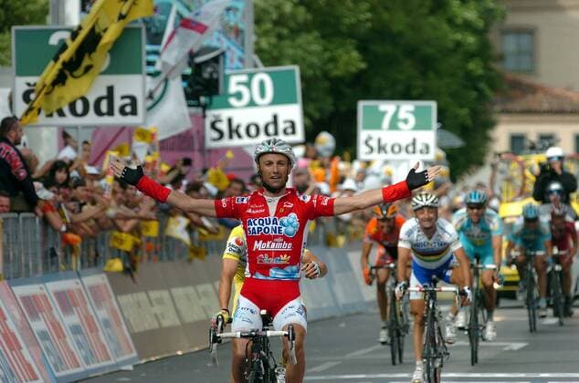 Stefano Garzelli (Italien Acqua e Sapone) gewinnt die 14. Etappe des Giro d Italia 2007 - Radsport Herren Giro d italia 2007, dItalia, ProTour, Straßenradsport, Straße, Rad Einzelbild 14. Etappe: Cantu - Bergamo Freude, Radsport Herren Giro d italia 2007, dItalia, ProTour, Straßenradsport, Straße, Rad Einzelbild 14. Etappe: Cantu - Bergamo Freude,