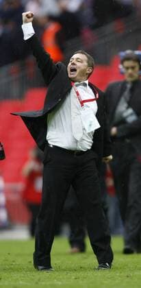 Trainer Billy Davies (Derby County) bejubelt den Aufstieg - EDITORIAL USE ONLY. No use with unauthorised audio, video, data, fixture lists, club league logos or live services. Online in-match use limited to 120 images, no video emulation. No use in betting, games or single club league player publications. Fußball Herren Football League Championship 2006 2007, 2. Englische Liga, Endspiel, Derby County, Einzelbild Playoffs, Playoff, Play Offs, Off, Finale London, Aufsteiger, aufsteigen Begeisterung, Freude, Fußball Herren Football League Championship 2006 2007, 2. Englische Liga, Endspiel, Derby County, Einzelbild Playoffs, Playoff, Play Offs, Off, Finale London, Aufsteiger, aufsteigen Begeisterung, Freude,