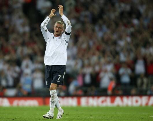 David Beckham (England) bedankt sich bei den Zuschauern - EDITORIAL USE ONLY. No use with unauthorised audio, video, data, fixture lists, club league logos or live services. Online in-match use limited to 120 images, no video emulation. No use in betting, games or single club league player publications. Fußball Länderspiel Herren Freundschaftsspiel 2007, Test, Testspiel, Nationalteam, Nationaltrikot Einzelbild London Fußball Länderspiel Herren Freundschaftsspiel 2007, Test, Testspiel, Nationalteam, Nationaltrikot Einzelbild London