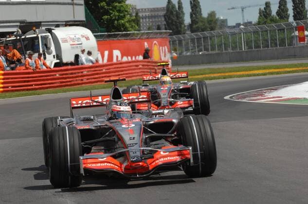Fernando Alonso (Spanien) vor Lewis Hamilton (England beide McLaren Mercedes) Motorsport Grand Prix Herren Großer Preis von Kanada 2007, Formel 1 Weltmeisterschaft, F1, F, GP, WM Gruppe Montreal Motorsport Grand Prix Herren Großer Preis von Kanada 2007, Formel 1 Weltmeisterschaft, F1, F, GP, WM Gruppe Montreal