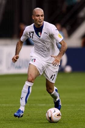 Andrea Raggi (Italien U21) am Ball Fußball EM Herren U 21 EM 2007, Länderspiel, Nationalteam, Nationaltrikot, Gruppe B, Vdig Einzelbild Nijmegen Fußball EM Herren U 21 EM 2007, Länderspiel, Nationalteam, Nationaltrikot, Gruppe B, Vdig Einzelbild Nijmegen