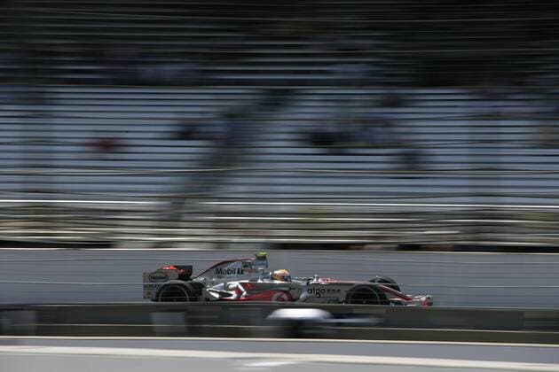 Lewis Hamilton (England McLaren Mercedes) in seinem Boliden Motorsport Grand Prix Herren Großer Preis der USA 2007, Formel 1 Weltmeisterschaft, F1, F, GP, WM Einzelbild Indianapolis Motorsport Grand Prix Herren Großer Preis der USA 2007, Formel 1 Weltmeisterschaft, F1, F, GP, WM Einzelbild Indianapolis