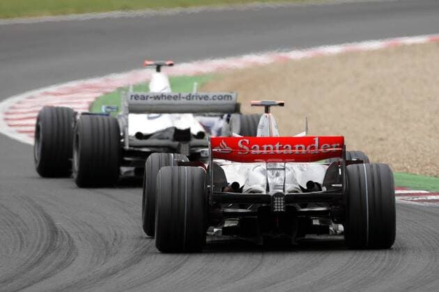 Fernando Alonso (Spanien McLaren Mercedes) in seinem Boliden - Motorsport Grand Prix Herren Großer Preis von Frankreich 2007, Formel 1 Weltmeisterschaft, F1, F, GP, WM Einzelbild Magny Cours Motorsport Grand Prix Herren Großer Preis von Frankreich 2007, Formel 1 Weltmeisterschaft, F1, F, GP, WM Einzelbild Magny Cours