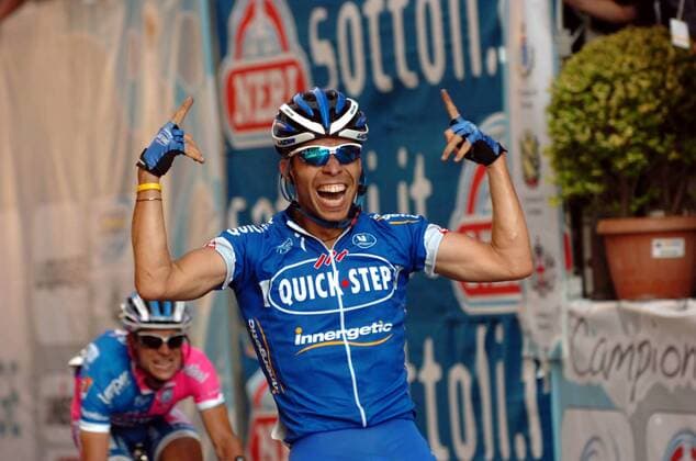 Giovanni Visconti (Italien Quick Step Innergetic) ist Italienischer Meister 2007 - Radsport LM Herren Italienische Meisterschaft 2007, Landesmeisterschaft, Straßenradsport, Straße, Rad Einzelbild Genua Freude, Begeisterung, Radsport LM Herren Italienische Meisterschaft 2007, Landesmeisterschaft, Straßenradsport, Straße, Rad Einzelbild Genua Freude, Begeisterung,