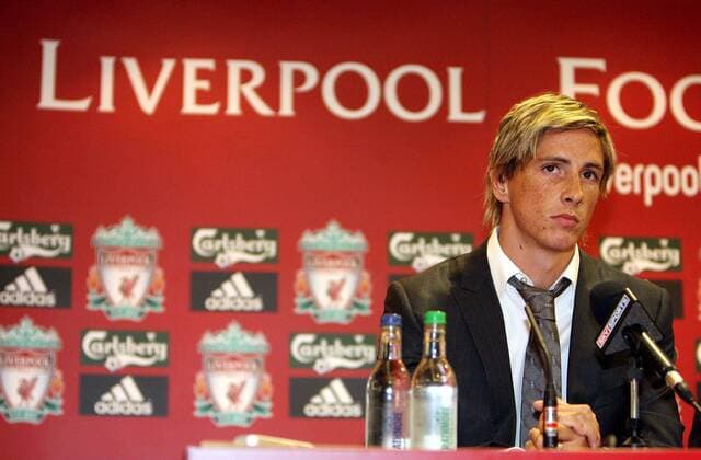 Neuzugang Fernando Torres (Liverpool) während der Pressekonferenz - EDITORIAL USE ONLY. No use with unauthorised audio, video, data, fixture lists, club league logos or live services. Online in-match use limited to 120 images, no video emulation. No use in betting, games or single club league player publications. Fußball Herren English Premier League 2007 2008, 1. Englische Liga, FC Liverpool, Pressekonferenz, Pressetermin Einzelbild Liverpool Fußball Herren English Premier League 2007 2008, 1. Englische Liga, FC Liverpool, Pressekonferenz, Pressetermin Einzelbild Liverpool