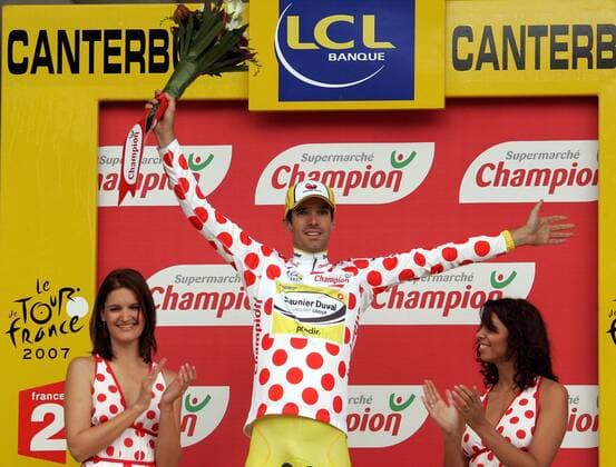 David Millar (Großbritannien Saunier Duval Prodir) übernimmt das Bergtrikot nach der 1. Etappe der Tour de France 2007 Radsport Herren Tour de France 2007, ProTour, Straßenradsport, Straße, Rad Gruppe 1. Etappe: London - Canterbury Freude, Radsport Herren Tour de France 2007, ProTour, Straßenradsport, Straße, Rad Gruppe 1. Etappe: London - Canterbury Freude,