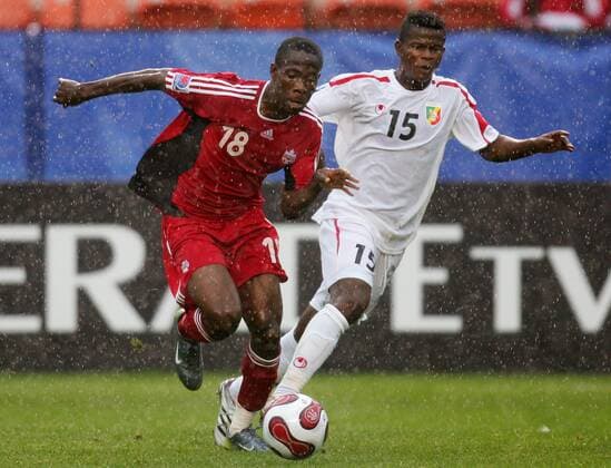 Kennedy Owusu Ansah (Kanada U 20, li.) gegen Mimille Okiele (Kongo U 20) Fußball WM Herren U20 WM 2007, U 20, Junioren, Nationalmannschaft, Nationaltrikot, Gruppe A, Kanada - Kongo 0:2 Gruppe Edmonton Dynamik, Fußball WM Herren U20 WM 2007, U 20, Junioren, Nationalmannschaft, Nationaltrikot, Gruppe A, Kanada - Kongo 0:2 Gruppe Edmonton Dynamik,