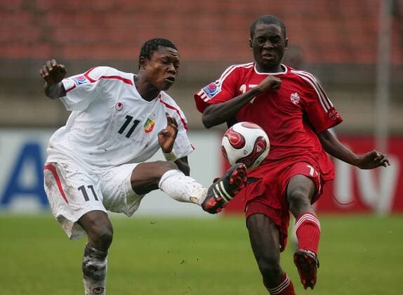 Franchel Ibara (Kongo U 20, li.) gegen Gabriel Gala (Kanada U 20) Fußball WM Herren U20 WM 2007, U 20, Junioren, Nationalmannschaft, Nationaltrikot, Gruppe A, Kanada - Kongo 0:2 Gruppe Edmonton Dynamik, Fußball WM Herren U20 WM 2007, U 20, Junioren, Nationalmannschaft, Nationaltrikot, Gruppe A, Kanada - Kongo 0:2 Gruppe Edmonton Dynamik,