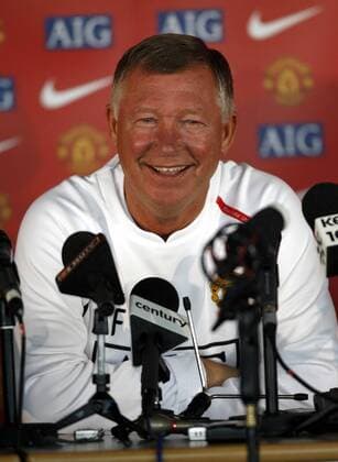 Trainer Sir Alex Ferguson (Manchester United) gut gelaunt während der Pressekonferenz - EDITORIAL USE ONLY. No use with unauthorised audio, video, data, fixture lists, club league logos or live services. Online in-match use limited to 120 images, no video emulation. No use in betting, games or single club league player publications. Fußball Herren English Premier League 2007 2008, 1. Englische Liga, Manchester United, ManU Einzelbild Manchester Fußball Herren English Premier League 2007 2008, 1. Englische Liga, Manchester United, ManU Einzelbild Manchester