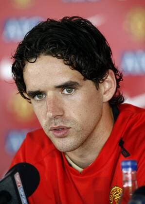 Neuzugang Owen Hargreaves (Manchester United) während der Pressekonferenz - EDITORIAL USE ONLY. No use with unauthorised audio, video, data, fixture lists, club league logos or live services. Online in-match use limited to 120 images, no video emulation. No use in betting, games or single club league player publications. Fußball Herren English Premier League 2007 2008, 1. Englische Liga, ManU, Vdig Porträt Manchester Fußball Herren English Premier League 2007 2008, 1. Englische Liga, ManU, Vdig Porträt Manchester
