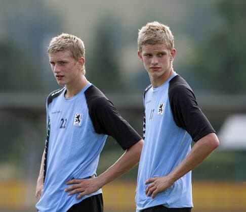 Die Zwillingsbrüder Lars (li.) und Sven Bender (beide 1860) Fußball 2. BL Herren Saison 2007 2008, Saisonvorbereitung, Vorbereitung, Trainingslager, Training, TSV 1860 München Gruppe Pörtschach Fußball 2. BL Herren Saison 2007 2008, Saisonvorbereitung, Vorbereitung, Trainingslager, Training, TSV 1860 München Gruppe Pörtschach