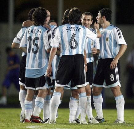 Schlussjubel Argentinien, v.re.: Javier Zanetti, Rodrigo Palacio und Gabriel Heinze - Fußball Länderspiel Herren Copa America 2007, Südamerikameisterschaft, Südamerika Meisterschaft, Amerika, Halbfinale Gruppe Puerto Ordaz Freude, Fußball Länderspiel Herren Copa America 2007, Südamerikameisterschaft, Südamerika Meisterschaft, Amerika, Halbfinale Gruppe Puerto Ordaz Freude,
