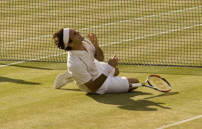 Roger Federer (Schweiz) - Sieger der All England Championships - fassungslos nach dem verwandelten Matchball Tennis Herren All England Championships 2007, Grand Slam, ATP Tour Finale Endspiel Einzelbild Wimbledon London Glück, Freude, Erschöpfung, Begeisterung, Tennis Herren All England Championships 2007, Grand Slam, ATP Tour Finale Endspiel Einzelbild Wimbledon London Glück, Freude, Erschöpfung, Begeisterung,