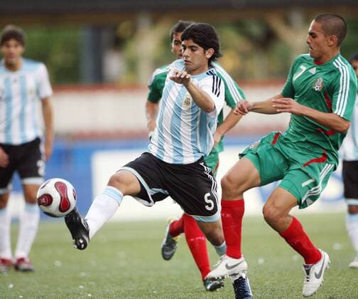 Ever Maximiliano Banega (Argentinien U20, Mitte) gegen Javier Hernandez (Mexiko U20) Fußball Länderspiel Herren U 20 WM 2007, Junioren, U20, Nationalteam, Nationaltrikot, Viertelfinale, Argentinien - Mexiko 1:0 Gruppe Ottawa Dynamik, Fußball Länderspiel Herren U 20 WM 2007, Junioren, U20, Nationalteam, Nationaltrikot, Viertelfinale, Argentinien - Mexiko 1:0 Gruppe Ottawa Dynamik,