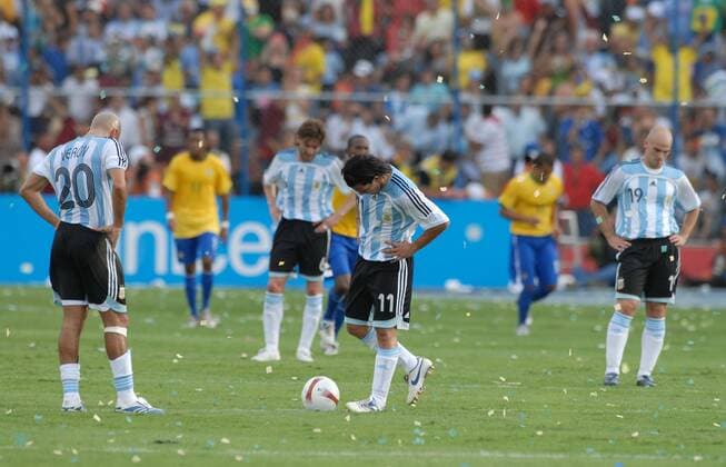 Juan Sebastian Veron (li.), Carlos Tevez (Mitte) und Esteban Cambiasso (alle Argentinien) enttäuscht Fußball Länderspiel Herren Copa America 2007, Südamerika, Südamerikameisterschaft, Amerika Meisterschaft, Finale, Endspiel Gruppe Maracaibo Enttäuschung, Fußball Länderspiel Herren Copa America 2007, Südamerika, Südamerikameisterschaft, Amerika Meisterschaft, Finale, Endspiel Gruppe Maracaibo Enttäuschung,
