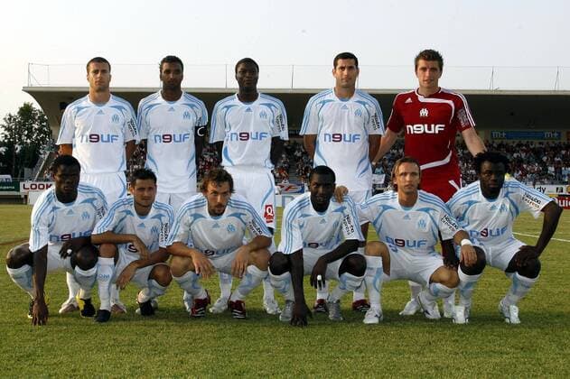 Mannschaftsfoto Marseille, hi.v.li.: Benoit Cheyrou, Habib Beye, Djibril Cisse , Julien Rodriguez und Torwart Cedric Carrasso; vo.: Taye Taiwo, Karim Ziani, Gael Givet, Mamadou Niang..... - (pan21297) Fußball Herren Ligue 1 2007 2008, 1. Französische Liga, Saisonvorbereitung, Vorbereitung, Test, Testspiel Totale Perpignan Fußball Herren Ligue 1 2007 2008, 1. Französische Liga, Saisonvorbereitung, Vorbereitung, Test, Testspiel Totale Perpignan
