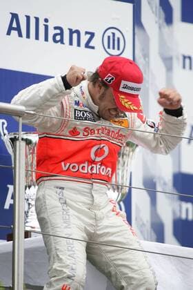 Fernando Alonso (Spanien McLaren Mercedes) jubelt über den Sieg beim Großen Preis von Europa 2007 auf dem Nürburgring - Motorsport Grand Prix Herren Großer Preis von Europa 2007, Formel 1 Weltmeisterschaft, F1, F, GP, WM Einzelbild Nürburgring Nürburg Freude, Begeisterung, Motorsport Grand Prix Herren Großer Preis von Europa 2007, Formel 1 Weltmeisterschaft, F1, F, GP, WM Einzelbild Nürburgring Nürburg Freude, Begeisterung,
