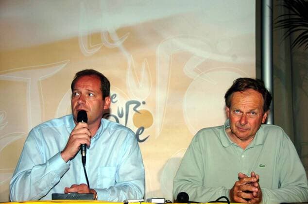 Tourdirektor Christian Prudhomme (li.) und ASO Präsident Patrice Clerc (beide Frankreich) äußern sich während einer Pressekonferenz zum Ausschluss des unter Dopingverdacht stehenden Teams Astana von der Tour de France 2007 - Radsport Herren Tour de France 2007, ProTour, Straßenradsport, Rad, Straße, Pressekonferenz, Pressetermin Gruppe Pau Radsport Herren Tour de France 2007, ProTour, Straßenradsport, Rad, Straße, Pressekonferenz, Pressetermin Gruppe Pau