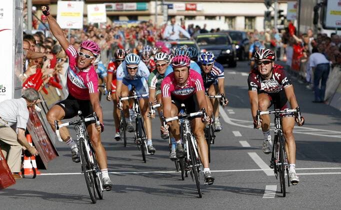 Eric Baumann (li.) gewinnt die 3. Etappe der SachenTour 2007 vor Thomas Ziegler (beide Deutschland T Mobile, Mitte) und Matti Breschel (Dänemark CSC) Radsport Herren SachsenTour 2007, Sachsen Tour, Straßenradsport, Straße, Rad, Gruppe 3. Etappe: Eibenstock - Meissen Freude, Begeisterung, Radsport Herren SachsenTour 2007, Sachsen Tour, Straßenradsport, Straße, Rad, Gruppe 3. Etappe: Eibenstock - Meissen Freude, Begeisterung,
