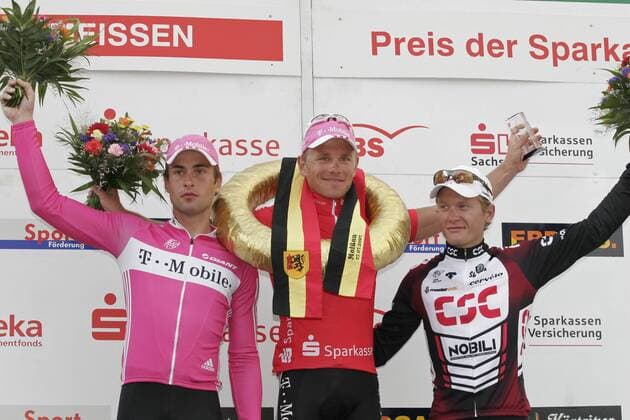 Eric Baumann (Mitte) gewinnt die 3. Etappe der Sachsen Tour 2007 vor Thomas Ziegler (beide Deutschland beide T Mobile, li.) und Matti Breschel (Dänemark CSC) Radsport Herren SachsenTour 2007, Sachsen Tour, Straßenradsport, Straße, Rad, Gruppe Etappensieg, Etappensieger 3. Etappe: Eibenstock - Meissen Freude, Radsport Herren SachsenTour 2007, Sachsen Tour, Straßenradsport, Straße, Rad, Gruppe Etappensieg, Etappensieger 3. Etappe: Eibenstock - Meissen Freude,