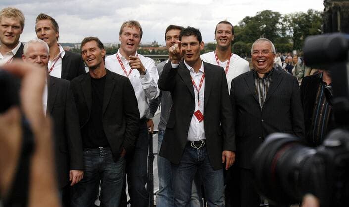 Torwart Henning Fritz (3.v.re., Deutschland) und seine Teamkollegen haben anlässlich der Premiere des Handball WM Dokumentarfilms Projekt Gold sichtlich Spaß Handball Herren Filmpremiere Projekt Gold 2007, Filmpremieren, Premiere, Nationalteam Gruppe Dresden Harmonie, Freude, Handball Herren Filmpremiere Projekt Gold 2007, Filmpremieren, Premiere, Nationalteam Gruppe Dresden Harmonie, Freude,