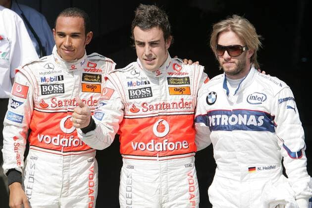 Fernando Alonso (Spanien, Mitte), sein Teamkollege Lewis Hamilton (England beide McLaren Mercedes, li.) und Nick Heidfeld (Deutschland BMW Sauber) sind die ersten Drei des Qualifyings beim GP von Ungarn 2007 - Motorsport Grand Prix Herren Großer Preis von Ungarn 2007, Formel 1 Weltmeisterschaft, F1, F, GP, WM, Qualifying Gruppe Hungaroring Budapest Freude, Motorsport Grand Prix Herren Großer Preis von Ungarn 2007, Formel 1 Weltmeisterschaft, F1, F, GP, WM, Qualifying Gruppe Hungaroring Budapest Freude,