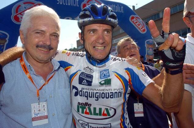 Alessandro Bertolini (re.), Sieger des Giro dell Appennino 2007, mit seinem Teamchef Gianni Savio (beide Italien beide Selle Italia Diquigiovanni) - Radsport Herren Giro dell Appennino 2007, Straßenradsport, Straße, Rad Gruppe Freude, Begeisterung, Radsport Herren Giro dell Appennino 2007, Straßenradsport, Straße, Rad Gruppe Freude, Begeisterung,