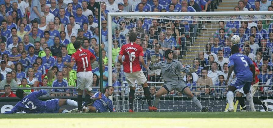 Torraumszene aus dem Community Shield 2007 zwischen dem FC Chelsea London (in Blau) und Manchester United - EDITORIAL USE ONLY. No use with unauthorised audio, video, data, fixture lists, club league logos or live services. Online in-match use limited to 120 images, no video emulation. No use in betting, games or single club league player publications. Fußball Herren Community Shield 2007, englischer Supercup, English Premier League, 1. Englische Liga Totale 2008 London Fußball Herren Community Shield 2007, englischer Supercup, English Premier League, 1. Englische Liga Totale 2008 London