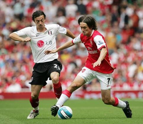 Tomas Rosicky (Arsenal, re.) gegen Simon Davies (Fulham) - EDITORIAL USE ONLY. No use with unauthorised audio, video, data, fixture lists, club league logos or live services. Online in-match use limited to 120 images, no video emulation. No use in betting, games or single club league player publications. Fußball Herren English Premier League 2007 2008, 1. Englische Liga, Arsenal FC London - Fulham FC 2:1 Gruppe London Dynamik, Fußball Herren English Premier League 2007 2008, 1. Englische Liga, Arsenal FC London - Fulham FC 2:1 Gruppe London Dynamik,