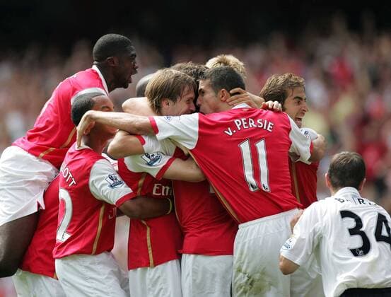 Torjubel Arsenal, v.li.: Kolo Toure, Theo Walcott, Aliaksandr Hleb, Robin van Persie und Mathieu Flamini - EDITORIAL USE ONLY. No use with unauthorised audio, video, data, fixture lists, club league logos or live services. Online in-match use limited to 120 images, no video emulation. No use in betting, games or single club league player publications. Fußball Herren English Premier League 2007 2008, 1. Englische Liga, Arsenal FC London - Fulham FC 2:1 Gruppe London Begeisterung, Freude, Fußball Herren English Premier League 2007 2008, 1. Englische Liga, Arsenal FC London - Fulham FC 2:1 Gruppe London Begeisterung, Freude,