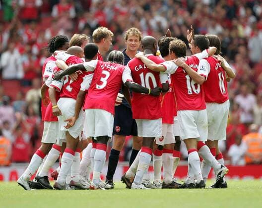 Schlußjubel Arsenal, u.a. mit: Theo Walcott (3.v.li.), Nicklas Bendtner (4.v.li., hi.), Bakary Sagna (5.v.li.), Torwart Jens Lehmann (Mitte), William Gallas (3.v.re.), Mathieu Flamini (2.v.re.), Robin van Persie (re.) - EDITORIAL USE ONLY. No use with unauthorised audio, video, data, fixture lists, club league logos or live services. Online in-match use limited to 120 images, no video emulation. No use in betting, games or single club league player publications. Fußball Herren English Premier League 2007 2008, 1. Englische Liga, Arsenal FC London Gruppe Teamgeist, team spirit, Zusammenhalt London Freude, Fußball Herren English Premier League 2007 2008, 1. Englische Liga, Arsenal FC London Gruppe Teamgeist, team spirit, Zusammenhalt London Freude,