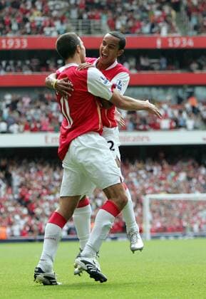 Torjubel Arsenal - Robin van Persie (li.) und Theo Walcott - EDITORIAL USE ONLY. No use with unauthorised audio, video, data, fixture lists, club league logos or live services. Online in-match use limited to 120 images, no video emulation. No use in betting, games or single club league player publications. Fußball Herren English Premier League 2007 2008, 1. Englische Liga, Arsenal FC London Gruppe London Freude, Begeisterung, Fußball Herren English Premier League 2007 2008, 1. Englische Liga, Arsenal FC London Gruppe London Freude, Begeisterung,