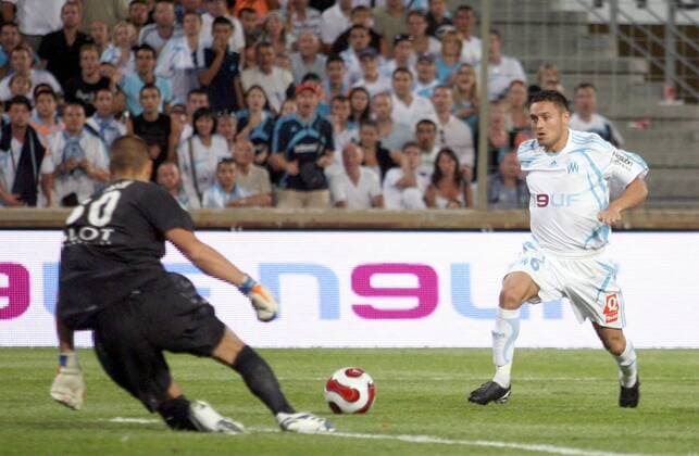 Karim Ziani (Marseille, re.) gegen Torwart Pouplin (Rennes) - (pan21639) Fußball Herren Ligue 1 2007 2008, 1. Französische Liga, Olympique de Marseille - Stade Rennais 0:0, OM, Rennes Gruppe Marseille Dynamik, Fußball Herren Ligue 1 2007 2008, 1. Französische Liga, Olympique de Marseille - Stade Rennais 0:0, OM, Rennes Gruppe Marseille Dynamik,