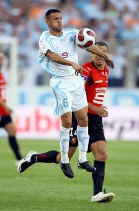 Karim Ziani (Marseille) stoppt den Ball mit unlauteren Mitteln - (pan21639) Fußball Herren Ligue 1 2007 2008, 1. Französische Liga, Olympique de Marseille - Stade Rennais 0:0, OM, Rennes Gruppe Marseille Dynamik, Fußball Herren Ligue 1 2007 2008, 1. Französische Liga, Olympique de Marseille - Stade Rennais 0:0, OM, Rennes Gruppe Marseille Dynamik,