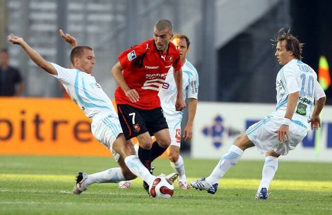 Jerome Leroy (Rennes, Mitte) gegen Benoit Cheyrou (li.) und Boudewijn Zenden (beide Marseille) - (pan21639) Fußball Herren Ligue 1 2007 2008, 1. Französische Liga, Olympique de Marseille - Stade Rennais 0:0, Rennes, OM Gruppe Marseille Dynamik, Fußball Herren Ligue 1 2007 2008, 1. Französische Liga, Olympique de Marseille - Stade Rennais 0:0, Rennes, OM Gruppe Marseille Dynamik,