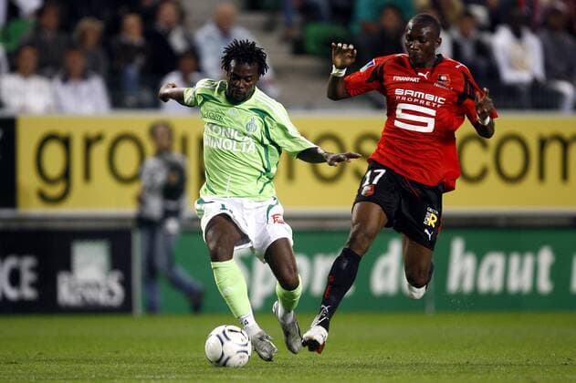 Pascal Feindouno (St. Etienne, li.) gegen Stephane M Bia (Rennes) - (pan21684) Fußball Herren Ligue 1 2007 2008, 1. Französische Liga, Stade Rennais - AS Saint Etienne 1:0, ASSE Gruppe Rennes Dynamik, Kampf, Fußball Herren Ligue 1 2007 2008, 1. Französische Liga, Stade Rennais - AS Saint Etienne 1:0, ASSE Gruppe Rennes Dynamik, Kampf,