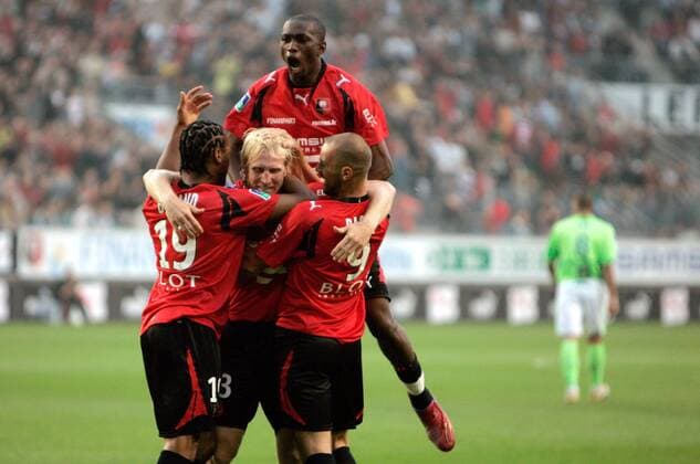 Torjubel Rennes: Petter Hansson (Mitte), Mickael Pagis (re.), Jimmy Briand (li.) und Stephane M Bia - (pan21684) Fußball Herren Ligue 1 2007 2008, 1. Französische Liga, Stade Rennais Gruppe Rennes Freude, Begeisterung, Fußball Herren Ligue 1 2007 2008, 1. Französische Liga, Stade Rennais Gruppe Rennes Freude, Begeisterung,