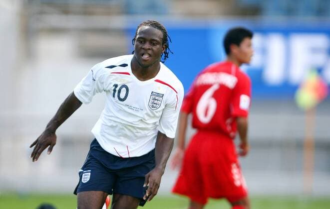 Victor Moses (England U17) - Torjubel, hi. Kyong Gwang Han (Nordkorea U17) Fußball Länderspiel Herren U17 Weltmeisterschaft 2007, U 17, Junioren, Nationalteam, Nationaltrikot, Nordkorea - England 1:1, Gruppe Seogwipo, Jeju Freude, Fußball Länderspiel Herren U17 Weltmeisterschaft 2007, U 17, Junioren, Nationalteam, Nationaltrikot, Nordkorea - England 1:1, Gruppe Seogwipo, Jeju Freude,