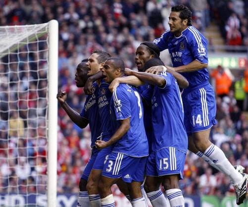 Torjubel Chelsea v.li.: Mickael Essien, Frank Lampard, Ashley Cole, Didier Drogba, Florent Malouda und Claudio Pizarro - EDITORIAL USE ONLY. No use with unauthorised audio, video, data, fixture lists, club league logos or live services. Online in-match use limited to 120 images, no video emulation. No use in betting, games or single club league player publications. Fußball Herren English Premier League 2007 2008, 1. Englische Liga, Chelsea FC London, Vdig Gruppe Liverpool Freude, Begeisterung, Fußball Herren English Premier League 2007 2008, 1. Englische Liga, Chelsea FC London, Vdig Gruppe Liverpool Freude, Begeisterung,