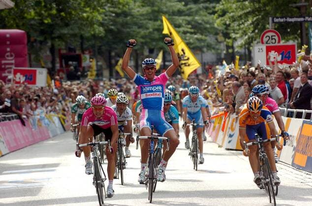 Alessandro Ballan (Italien Lampre Fondital, Mitte) gewinnt die Vattenfall Cyclassics 2007 vor Oscar Freire (Spanien Rabobank, re.) und Gerald Ciolek (Deutschland T Mobile) - Radsport Herren Vattenfall Cyclassics 2007, Straßenradsport, Straße, Rad, ProTour Gruppe Hamburg Freude, Begeisterung, Radsport Herren Vattenfall Cyclassics 2007, Straßenradsport, Straße, Rad, ProTour Gruppe Hamburg Freude, Begeisterung,