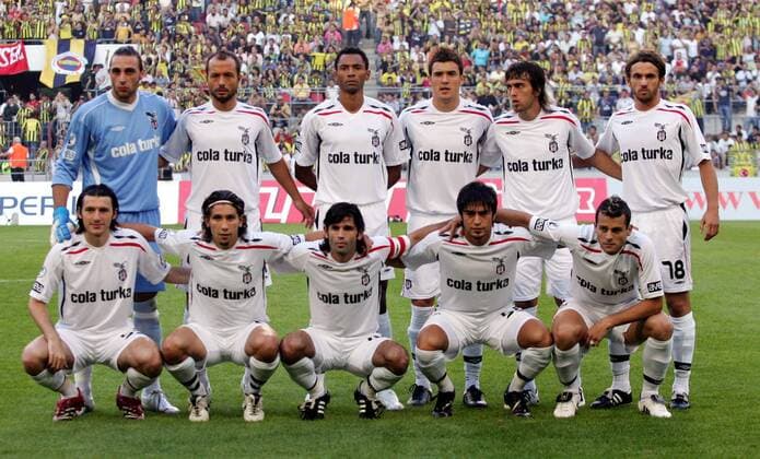 Mannschaftsbild Besiktas hi.v.li.: Torwart Hakan Arikan, Koray Avci, Edouard Cisse, Serdar Kurtulus, Mattias Delgado, Ibrahim Kaz; vorn: Ibrahim Akin, Mehmet Yozgatli, Ibrahim Üzülmez, Ibrahim Toraman, Bobo - Fußball Herren Süper Kupa 2007, Türkischer Supercup, Super Cup, Besiktas Istanbul, Vdig Totale Köln Fußball Herren Süper Kupa 2007, Türkischer Supercup, Super Cup, Besiktas Istanbul, Vdig Totale Köln