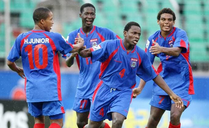 Torjubel Haiti U17, v.li.: Charles Herold Junior, Joseph Guemsley Junior, Torschütze Peterson Desrivieres und Fabien Vorbe Fußball Länderspiel Herren U 17 WM 2007, Junioren, U17, Nationalteam, Nationaltrikot Gruppe Gwangyang Begeisterung, Freude, Fußball Länderspiel Herren U 17 WM 2007, Junioren, U17, Nationalteam, Nationaltrikot Gruppe Gwangyang Begeisterung, Freude,