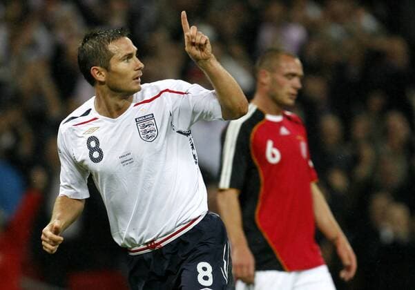 Frank Lampard (England, li.) - Torjubel, Christian Pander (Deutschland) enttäuscht Fußball Länderspiel Herren Freundschaftsspiel 2007, Test, Testspiel, Nationalteam, Nationaltrikot, England - Deutschland 1:2 Gruppe London Freude, Enttäuschung, Fußball Länderspiel Herren Freundschaftsspiel 2007, Test, Testspiel, Nationalteam, Nationaltrikot, England - Deutschland 1:2 Gruppe London Freude, Enttäuschung,