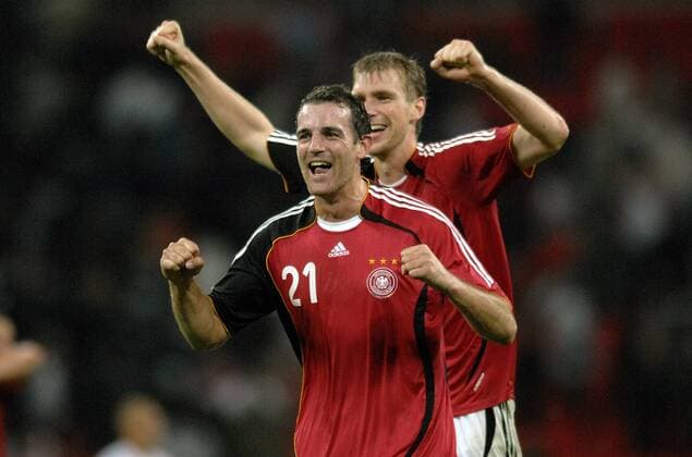Christoph Metzelder (li.) und Per Mertesacker (beide Deutschland) - Torjubel Fußball Länderspiel Herren Freundschaftsspiel 2007, Test, Testspiel, Nationalmannschaft, Nationaltrikot Gruppe London Freude, Fußball Länderspiel Herren Freundschaftsspiel 2007, Test, Testspiel, Nationalmannschaft, Nationaltrikot Gruppe London Freude,